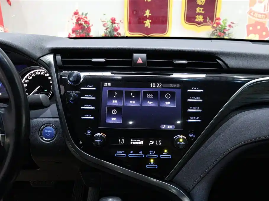 Toyota Camry 2019 — фото 14