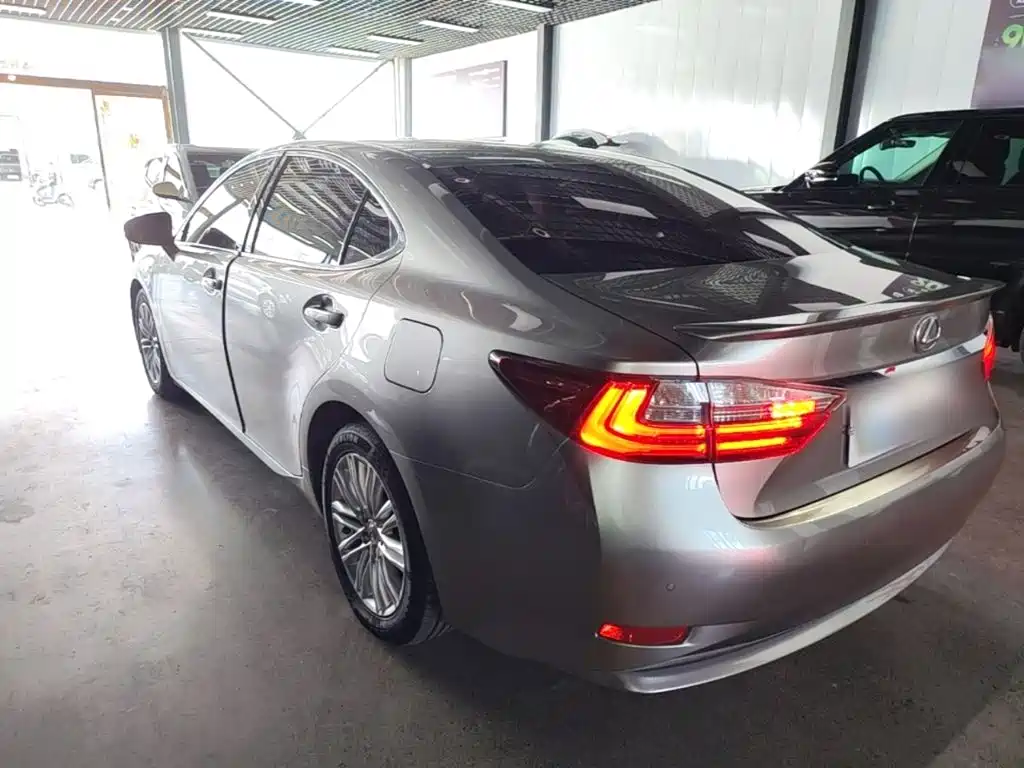 Lexus ES 2018 — фото 5