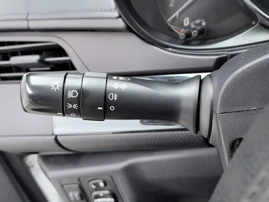 Toyota Yaris L 2021 — фото 21