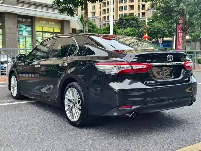 Toyota Camry 2019 — фото 16