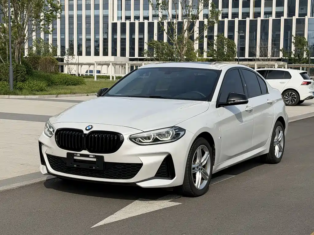 BMW 1 Series 2021 — фото 1