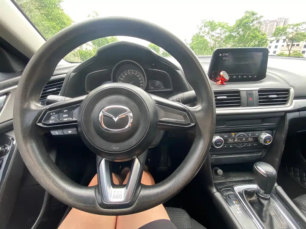 Mazda 3 Axela 2019 — фото 14