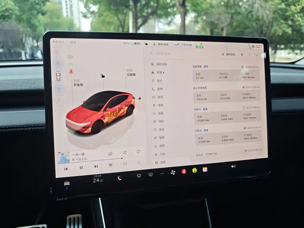 Tesla Model Y 2025 — фото 13