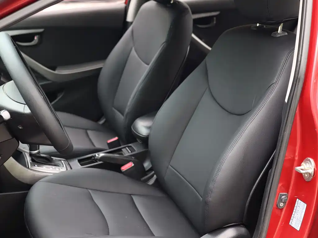 Hyundai Elantra 2016 — фото 15