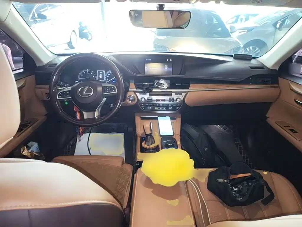 Lexus ES 2018 — фото 10