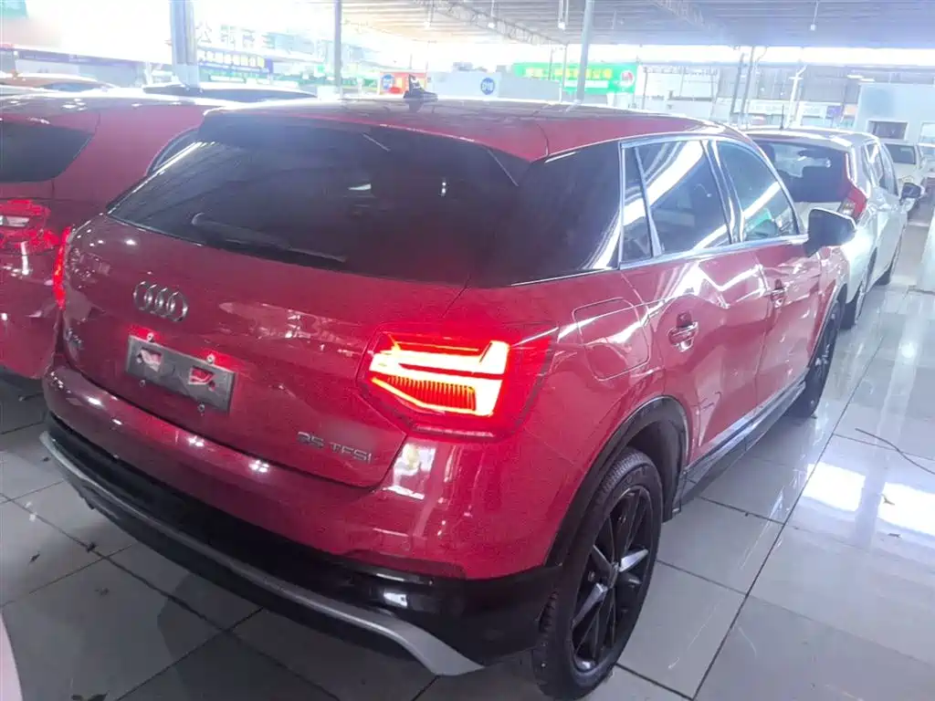 Audi Q2L 2019