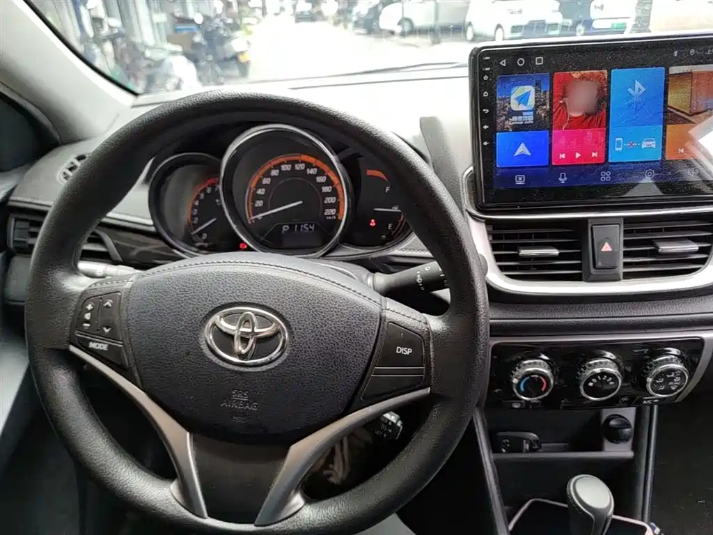 Toyota Yaris L 2022 — фото 10
