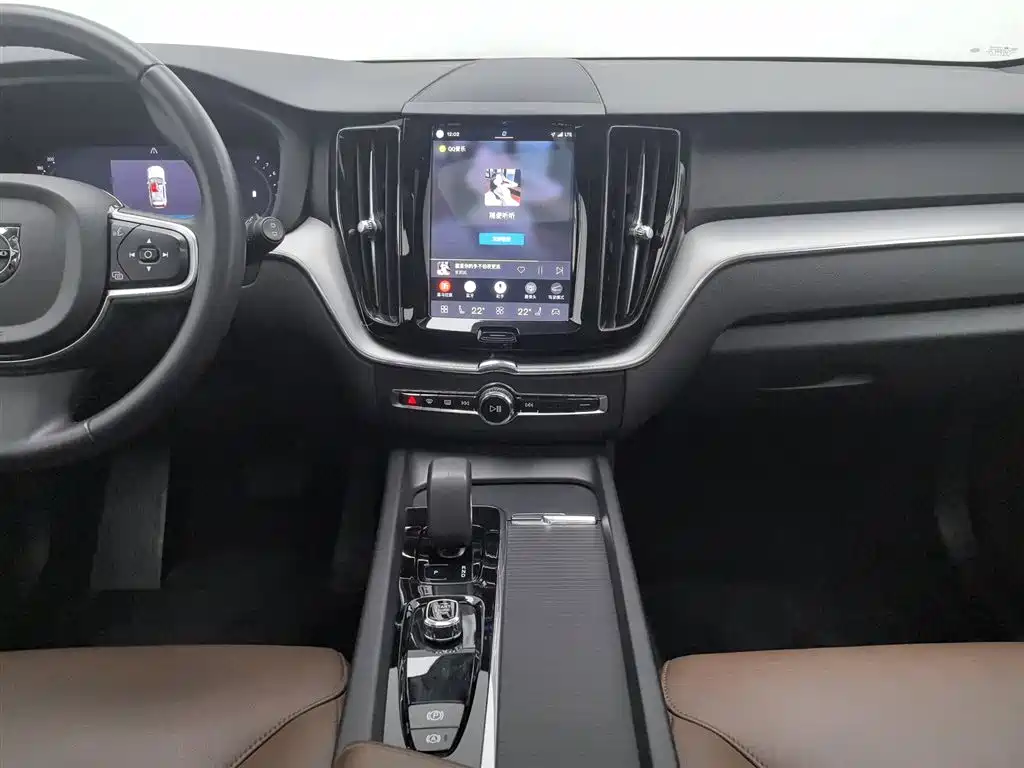 Volvo XC60 2023 — фото 12