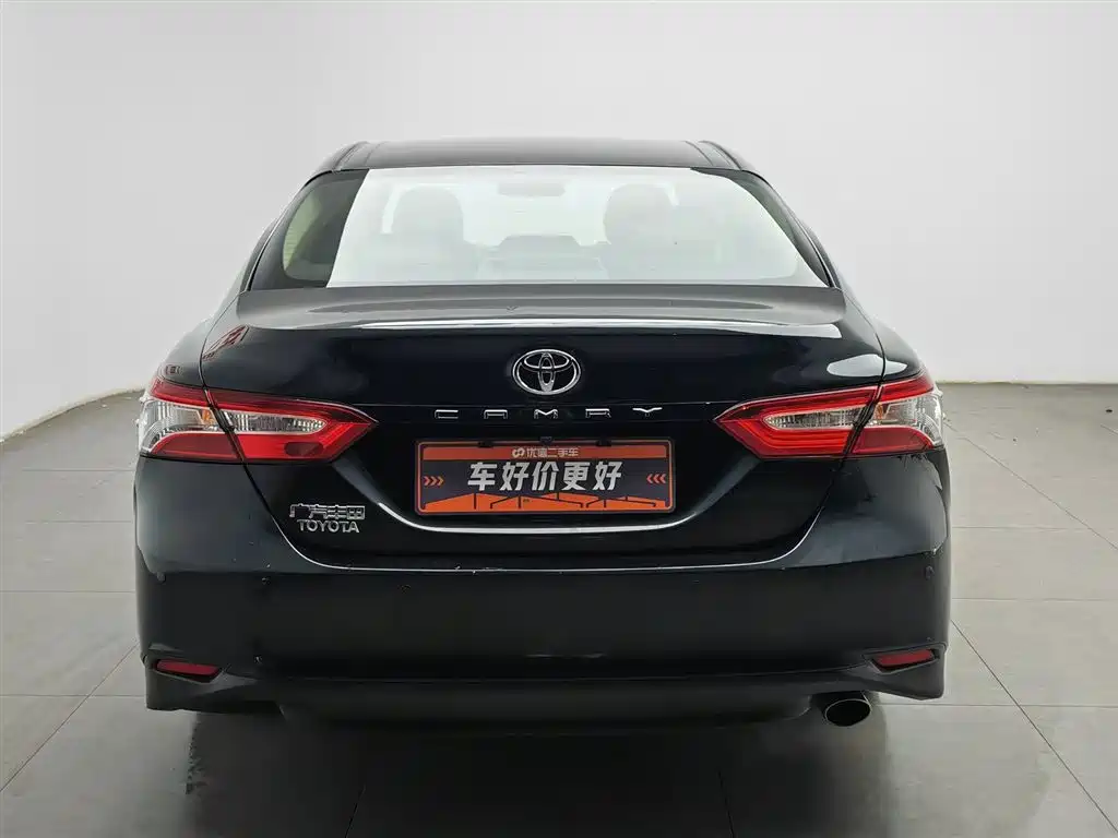 Toyota Camry 2018 — фото 4
