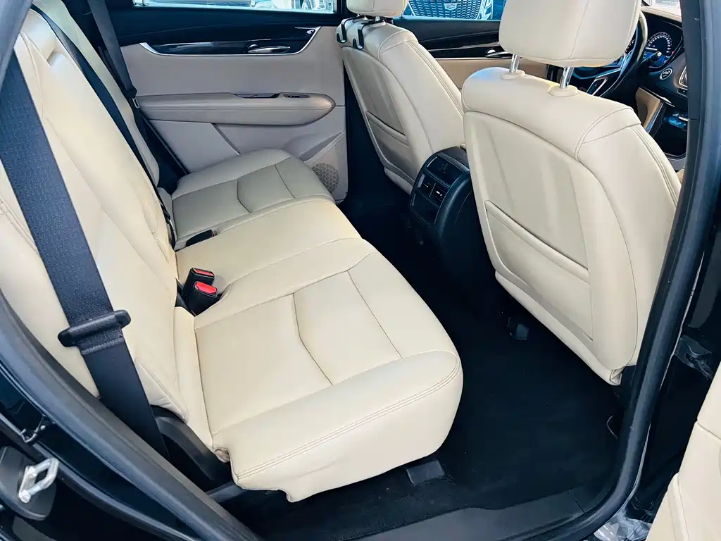Cadillac XT5 2016 — фото 15