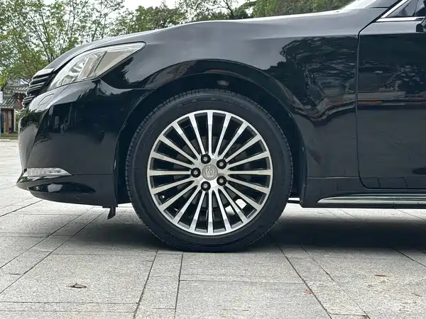 Toyota Crown 2018