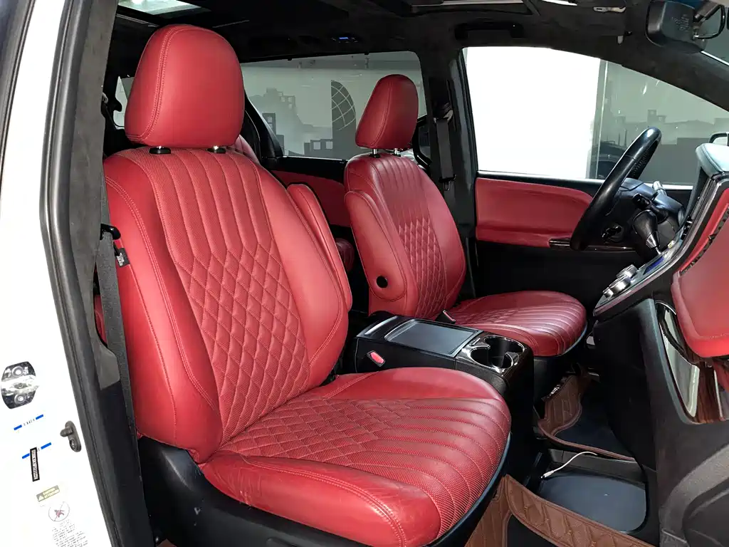 Toyota Sienna 2016 — фото 16