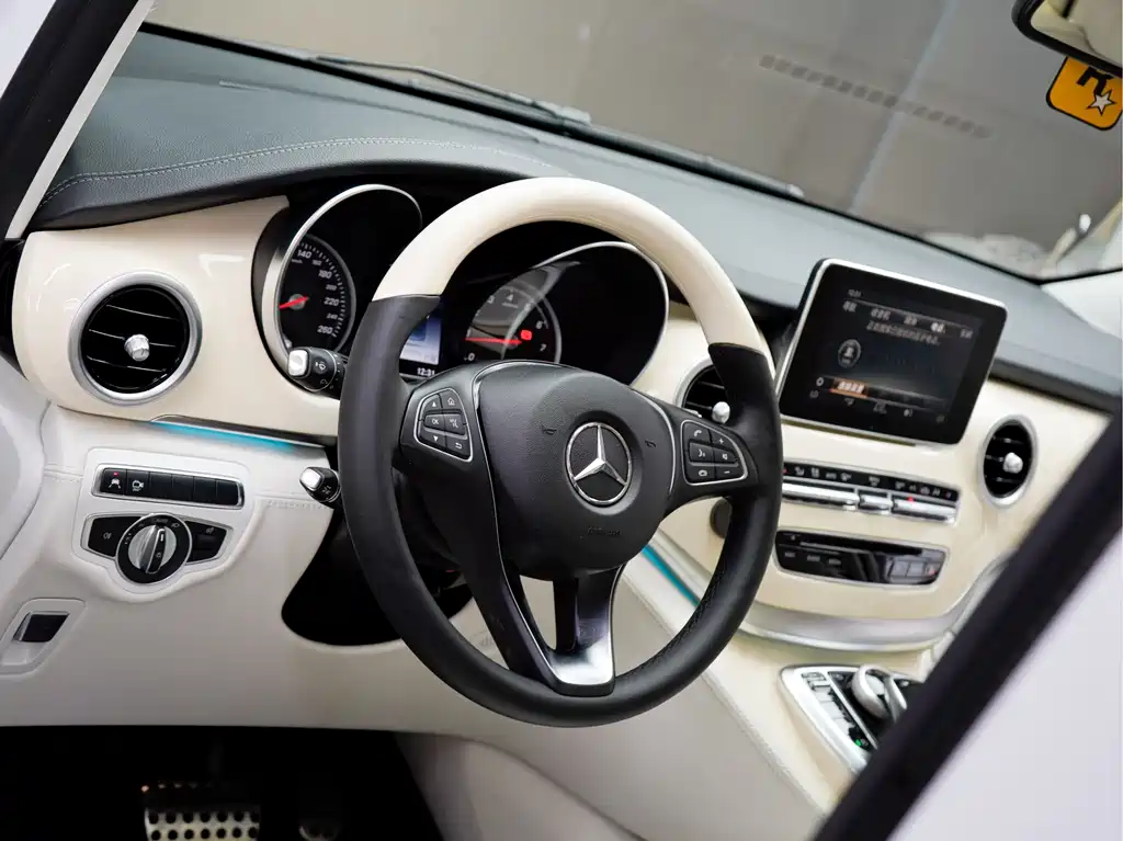 Mercedes-Benz V-Class 2020 — фото 10
