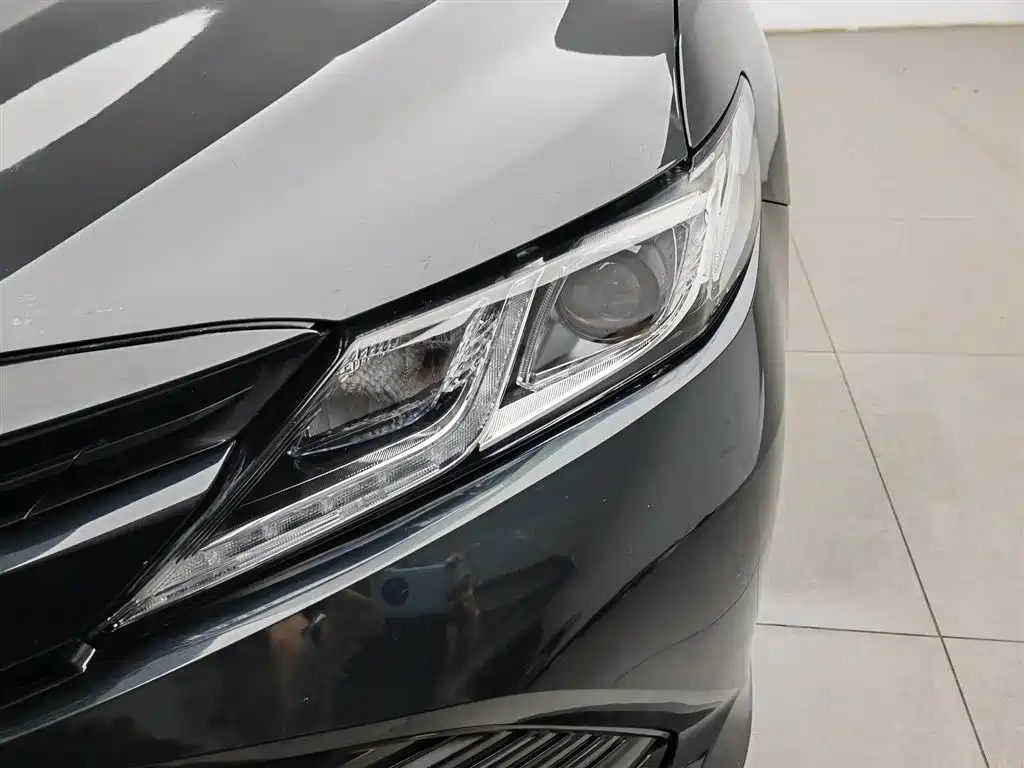Toyota Camry 2018 — фото 7