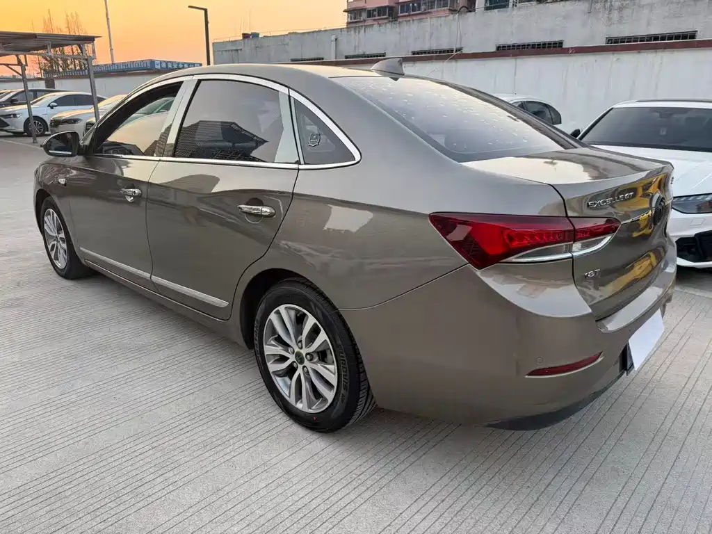 Buick Excelle 2019 — фото 12