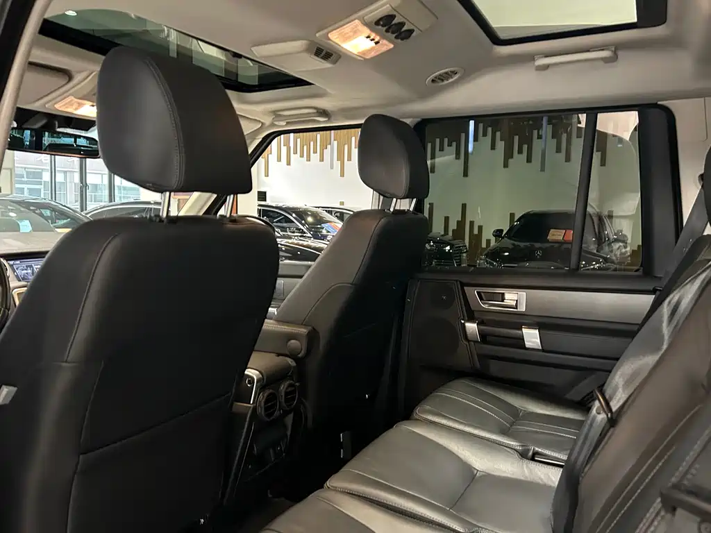 Land Rover Discovery 2017 — фото 20