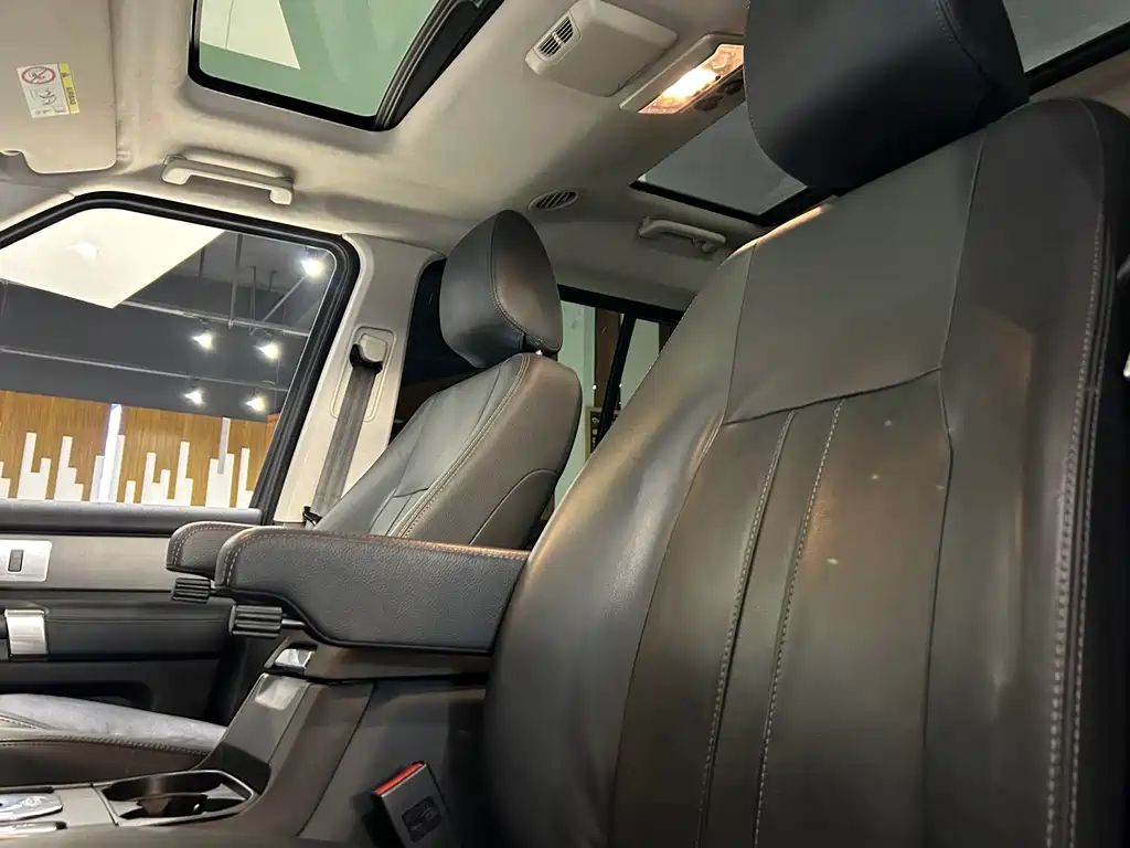Land Rover Discovery 2017 — фото 13