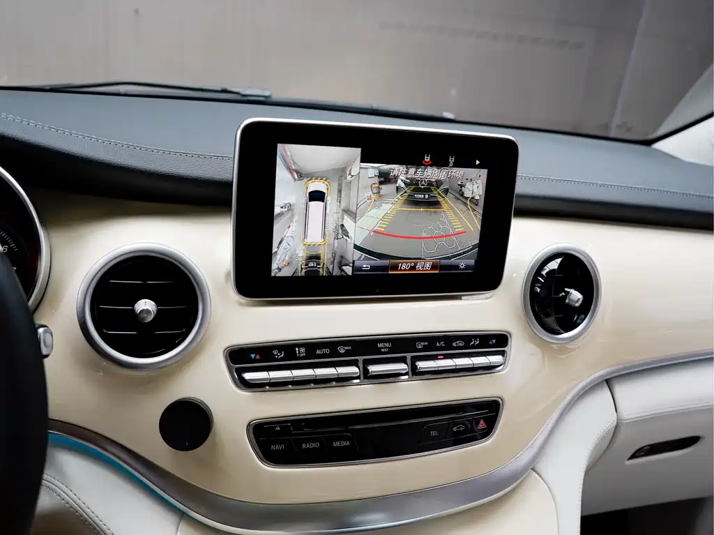 Mercedes-Benz V-Class 2020 — фото 15
