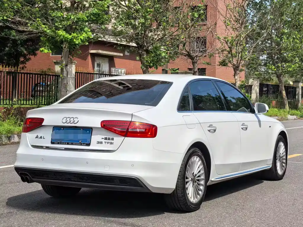 Audi A4L 2016