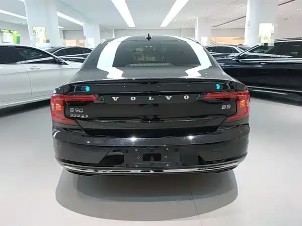 Volvo S90 2024