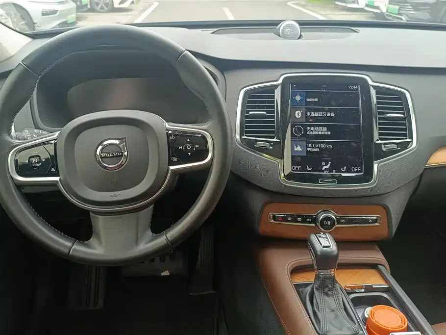 Volvo XC90 2020 — фото 12