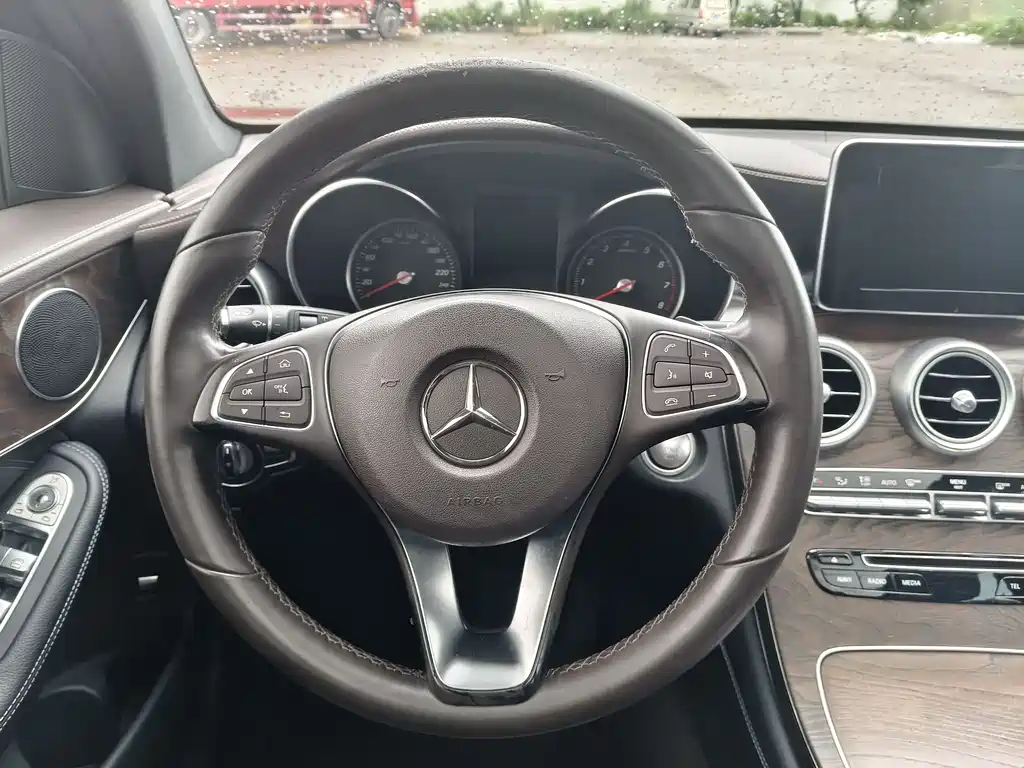 Mercedes-Benz GLC 2016 — фото 15