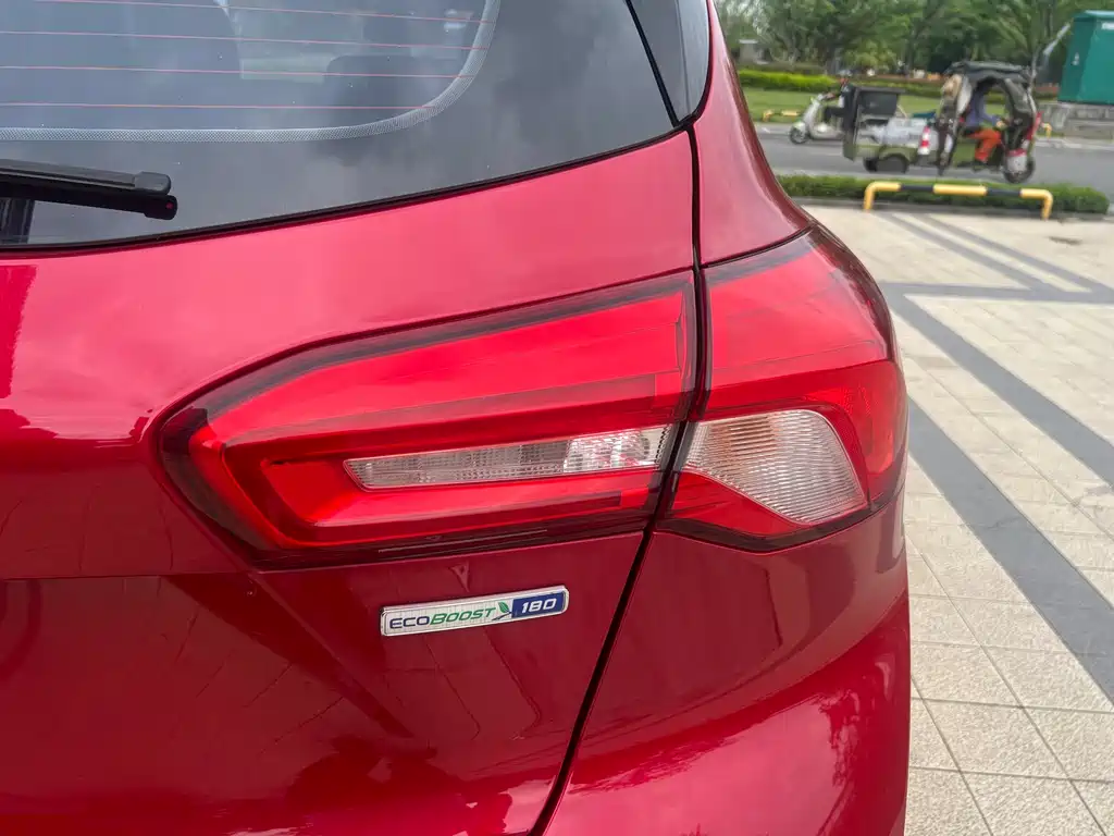 Ford Focus Active 2019 — фото 16