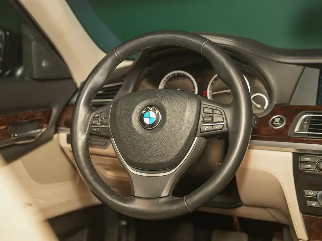 BMW 7 Series 2012 — фото 23