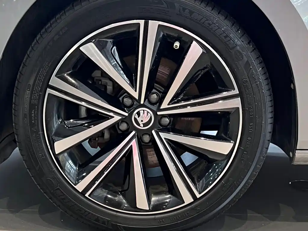 Skoda Superb 2023 — фото 18