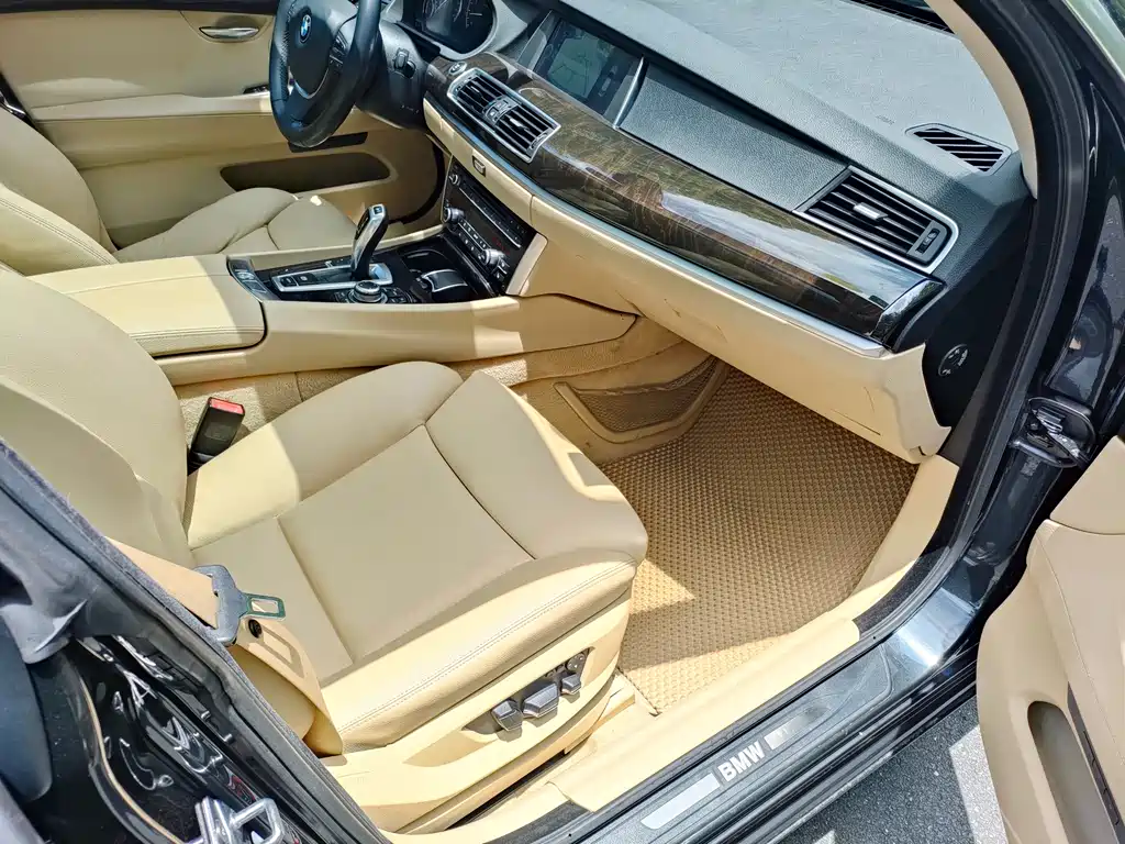 BMW 5 Series GT 2010 — фото 10
