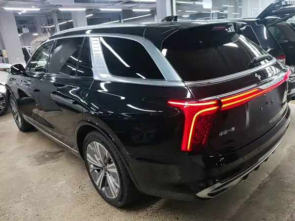 Hongqi E-HS9 2023