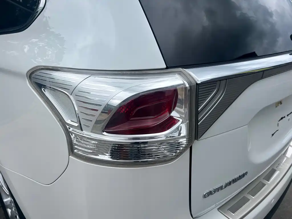 Mitsubishi Outlander 2013 — фото 15