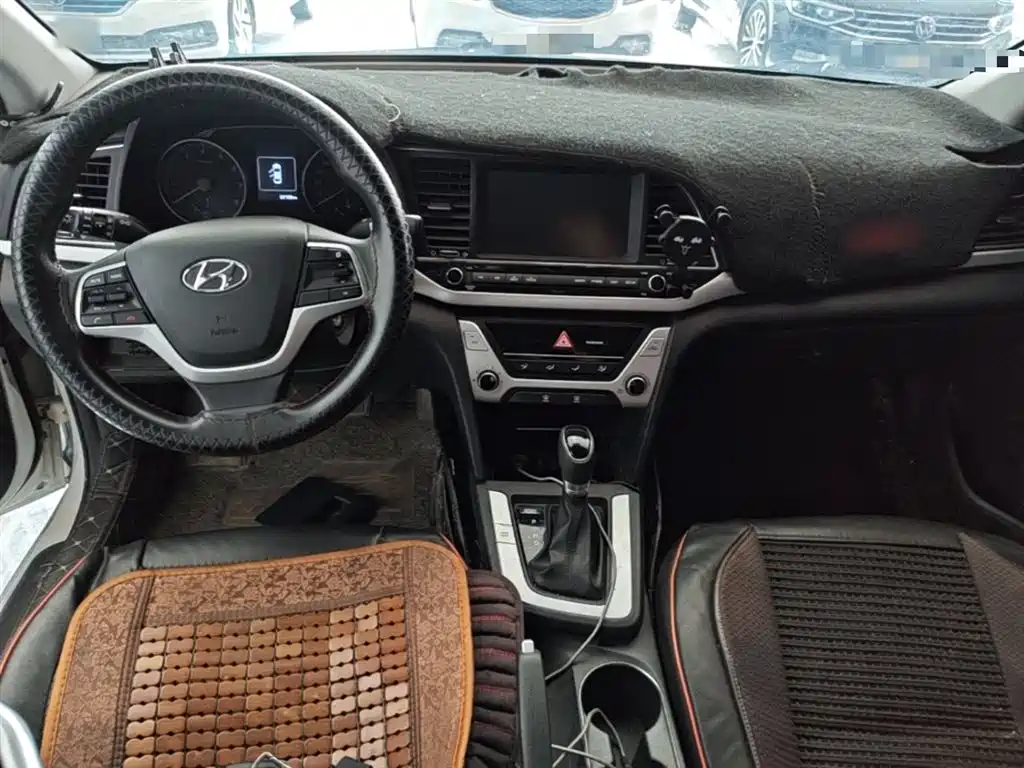 Hyundai Elantra 2018 — фото 10