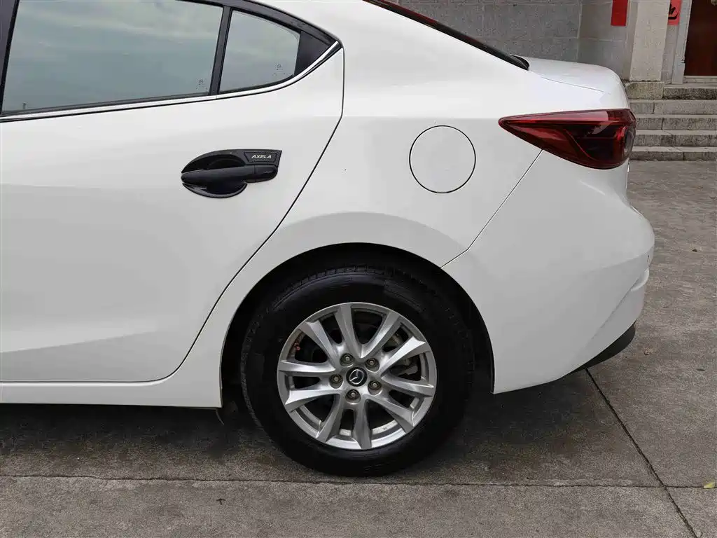 Mazda 3 Axela 2019 — фото 26