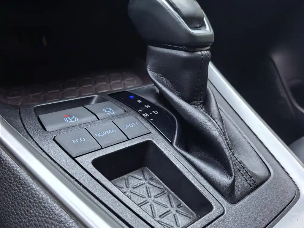 Toyota RAV4 2020 — фото 14