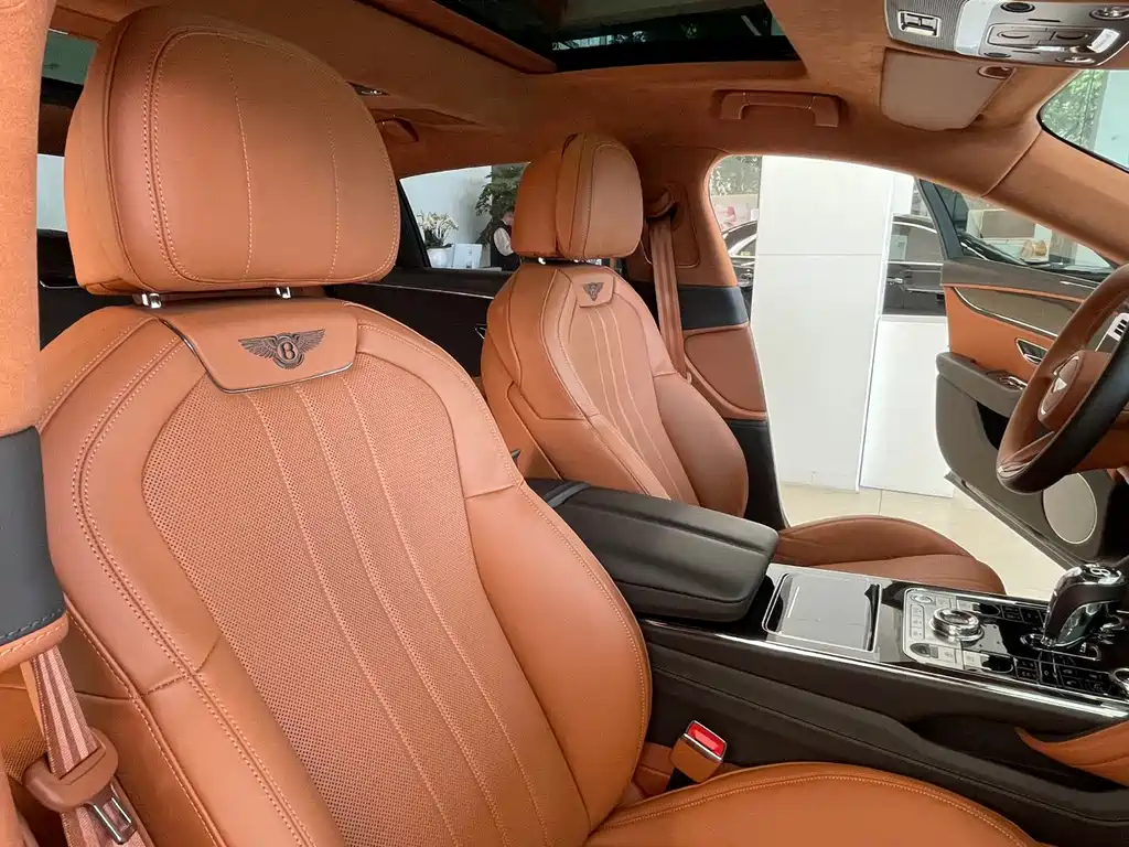 Bentley Flying Spur 2024 — фото 11