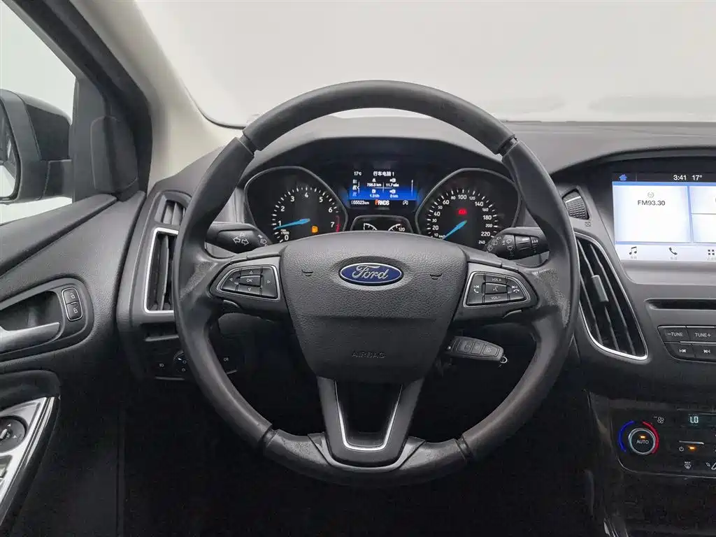 Ford Focus 2017 — фото 11