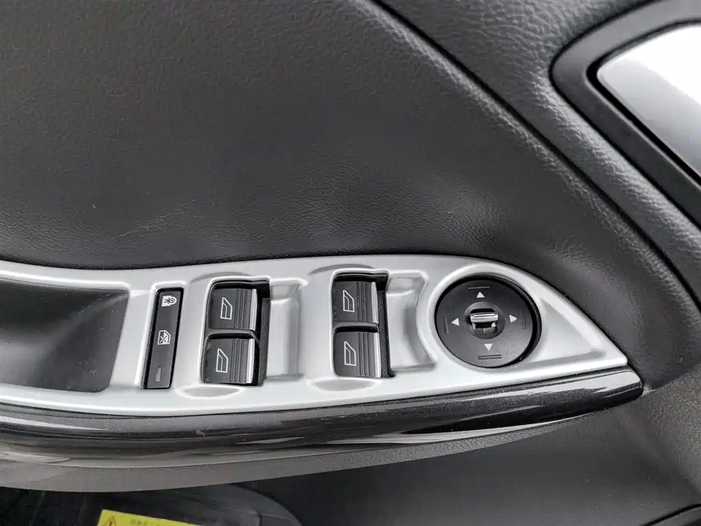 Ford Focus 2017 — фото 9