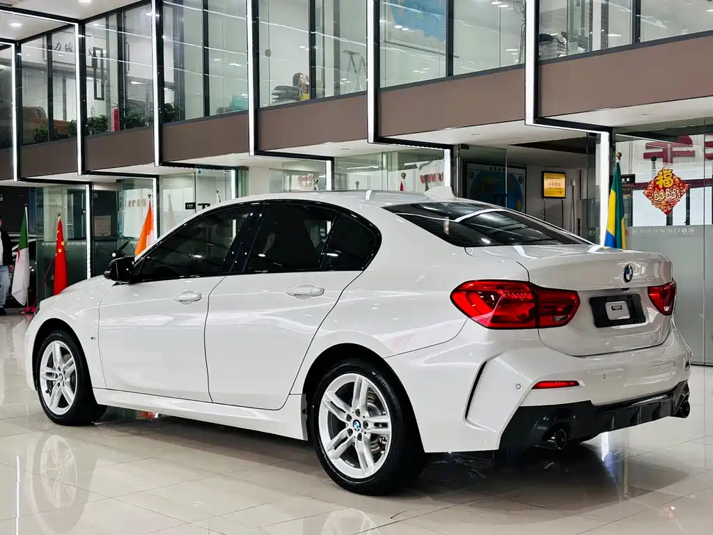 BMW 1 Series 2023 — фото 6