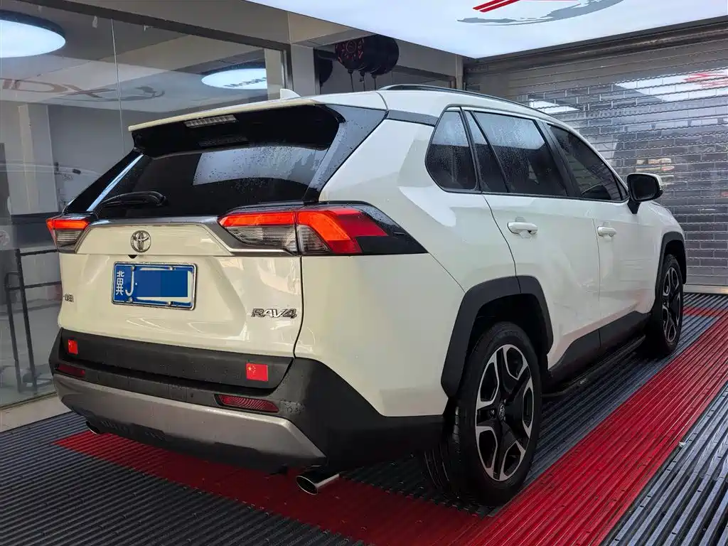 Toyota RAV4 2020 — фото 4