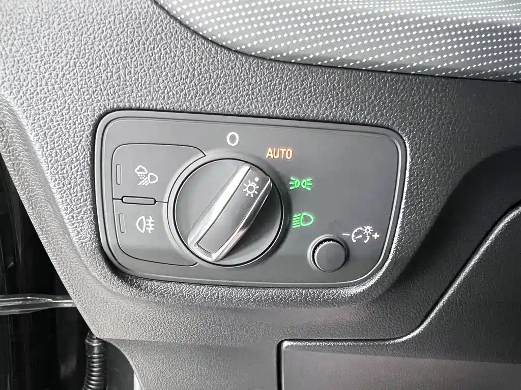Audi Q2L 2023 — фото 9