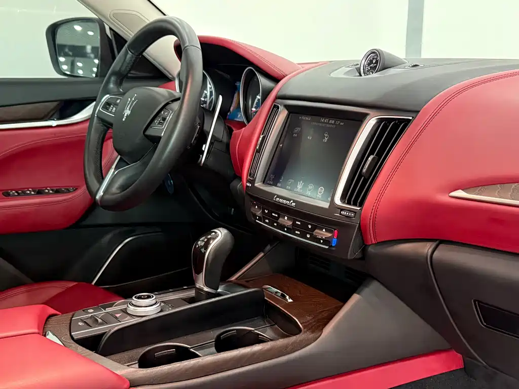Maserati Levante 2018 — фото 13