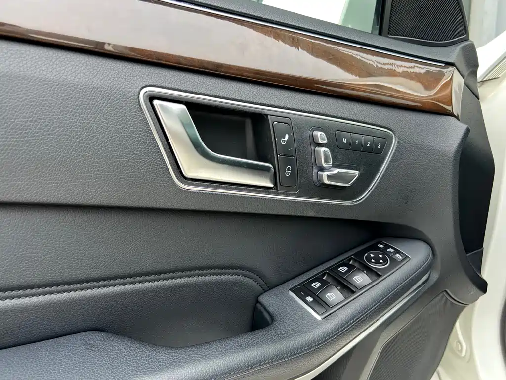 Mercedes-Benz E-Class 2015 — фото 26