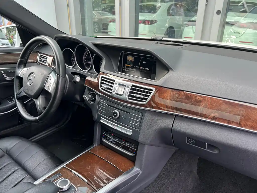Mercedes-Benz E-Class 2015 — фото 20