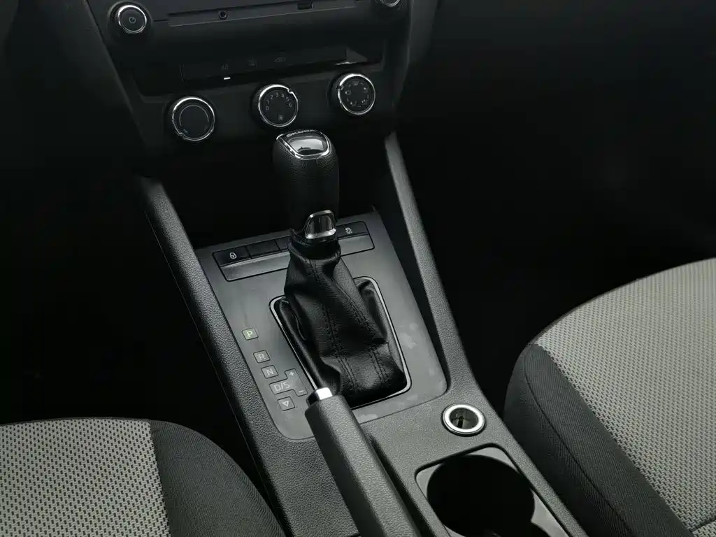 Skoda Octavia 2014 — фото 13