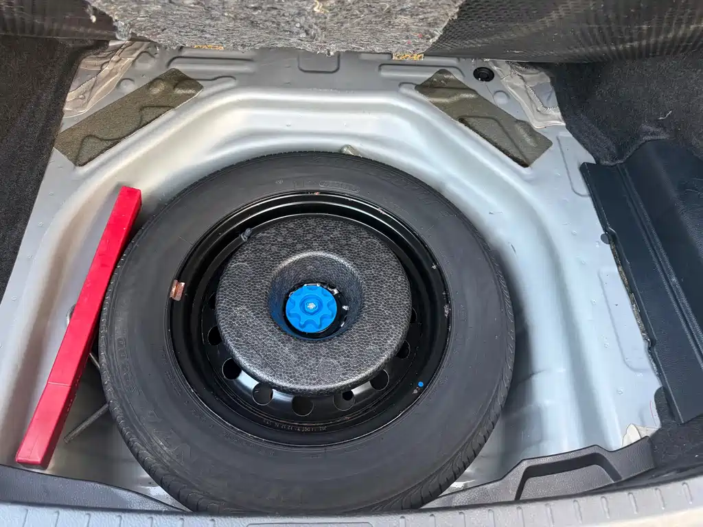 Toyota Corolla 2015 — фото 10