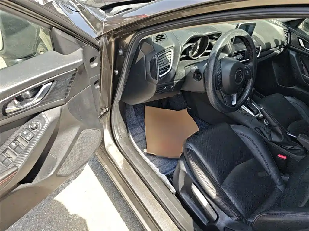 Mazda 3 Axela 2015 — фото 16