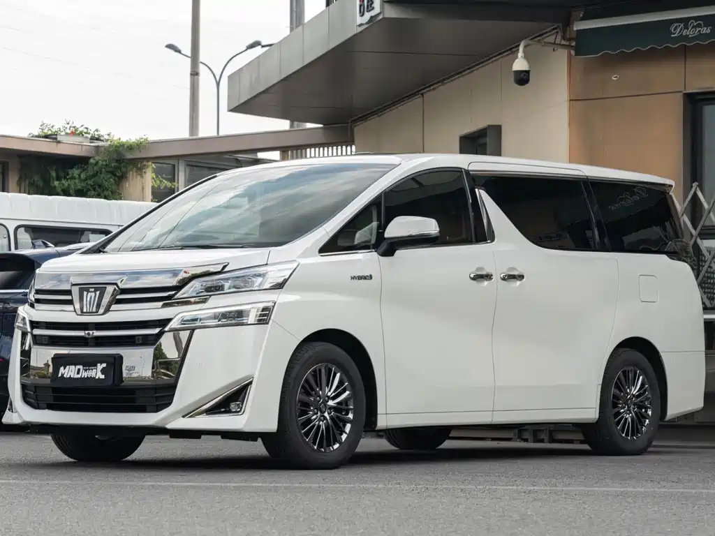 Toyota Vellfire 2022 — фото 1
