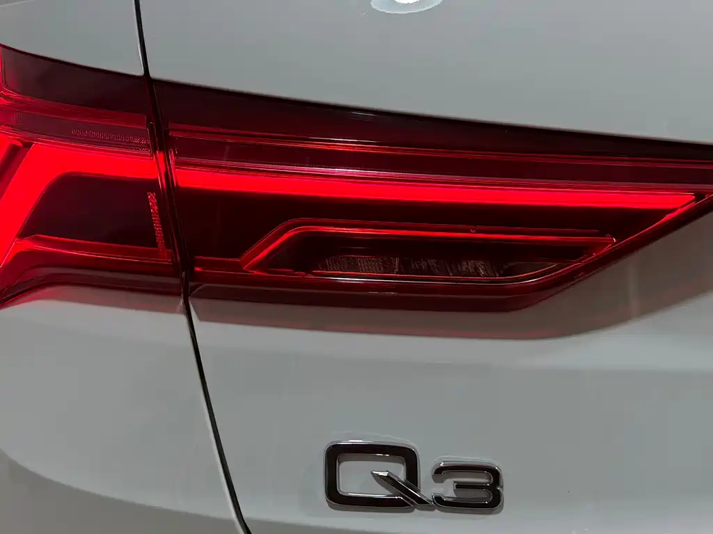 Audi Q3 2023 — фото 23