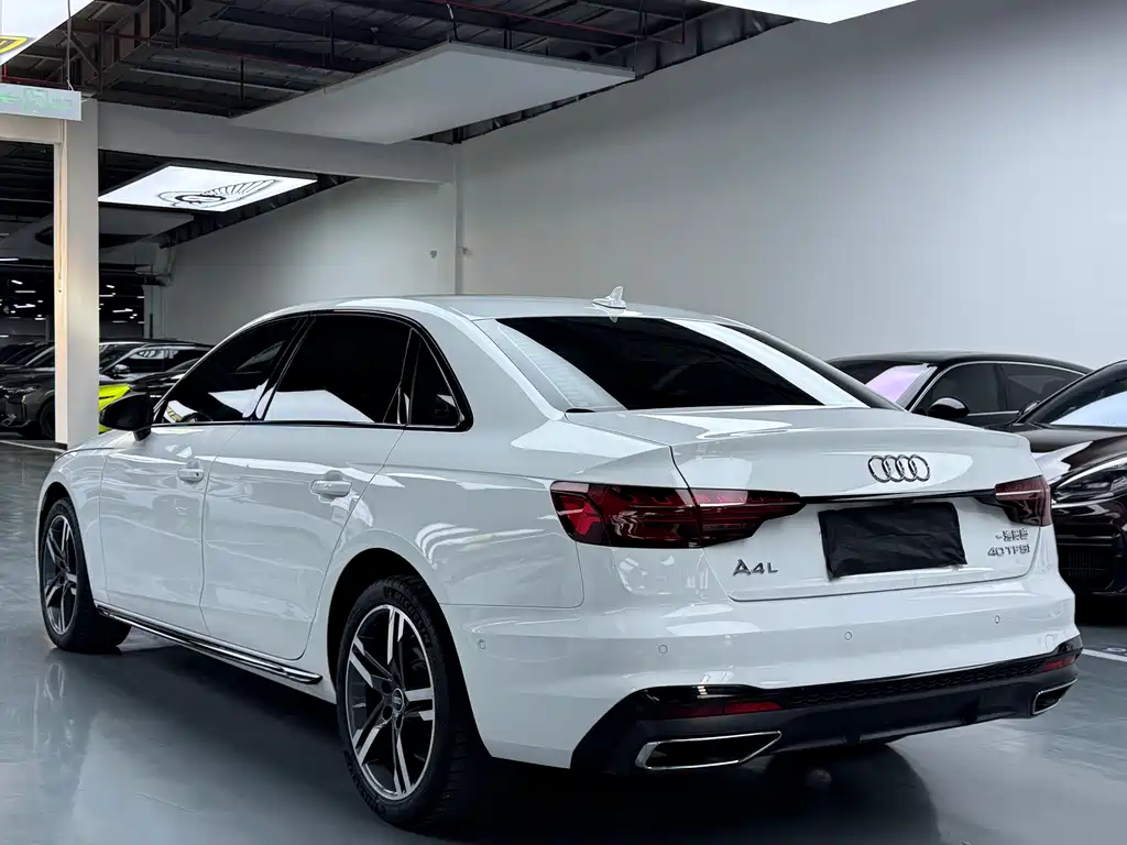 Audi A4L 2022 — фото 18